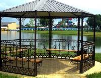 Строгая комбинированная беседка