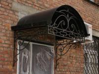 Кованый козырек из профильной трубы