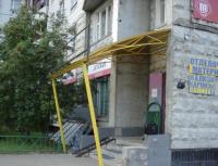 Сварной козырек с подпорными столбами