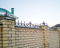 Навершие на забор с элементами ковки